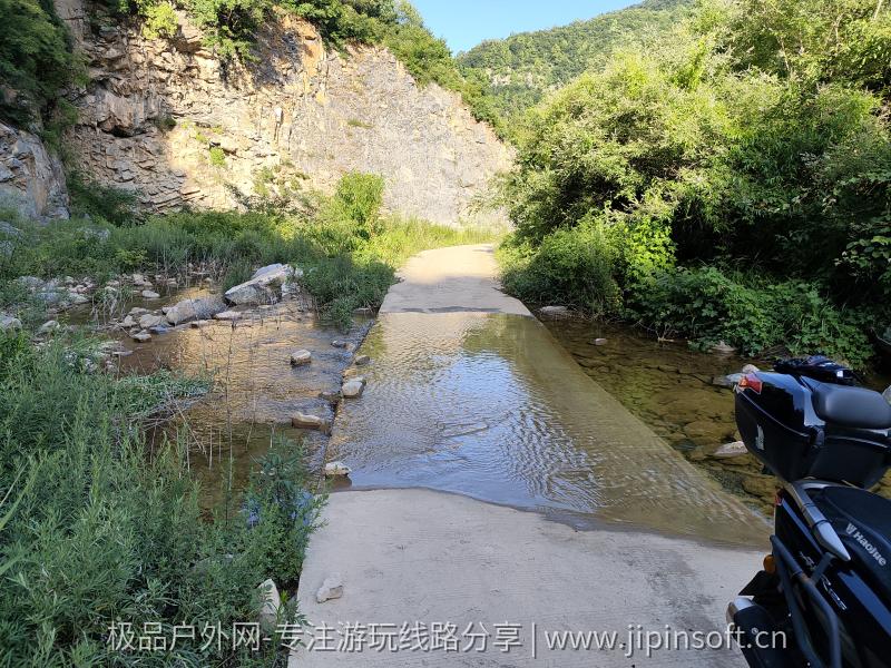 孤山村后小溪流