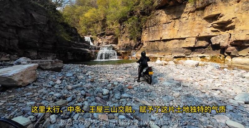 龙月窊瀑布